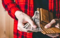 婚約者の浪費癖が心配！経済的な不安を解消する方法は？