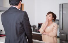 出張明けの夫の様子がおかしい！浮気・不倫の可能性は？